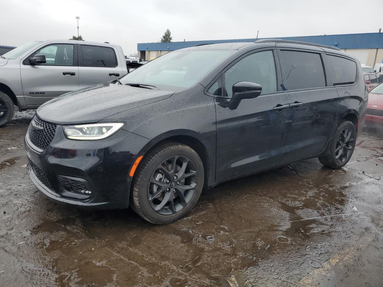  Salvage Chrysler Pacifica