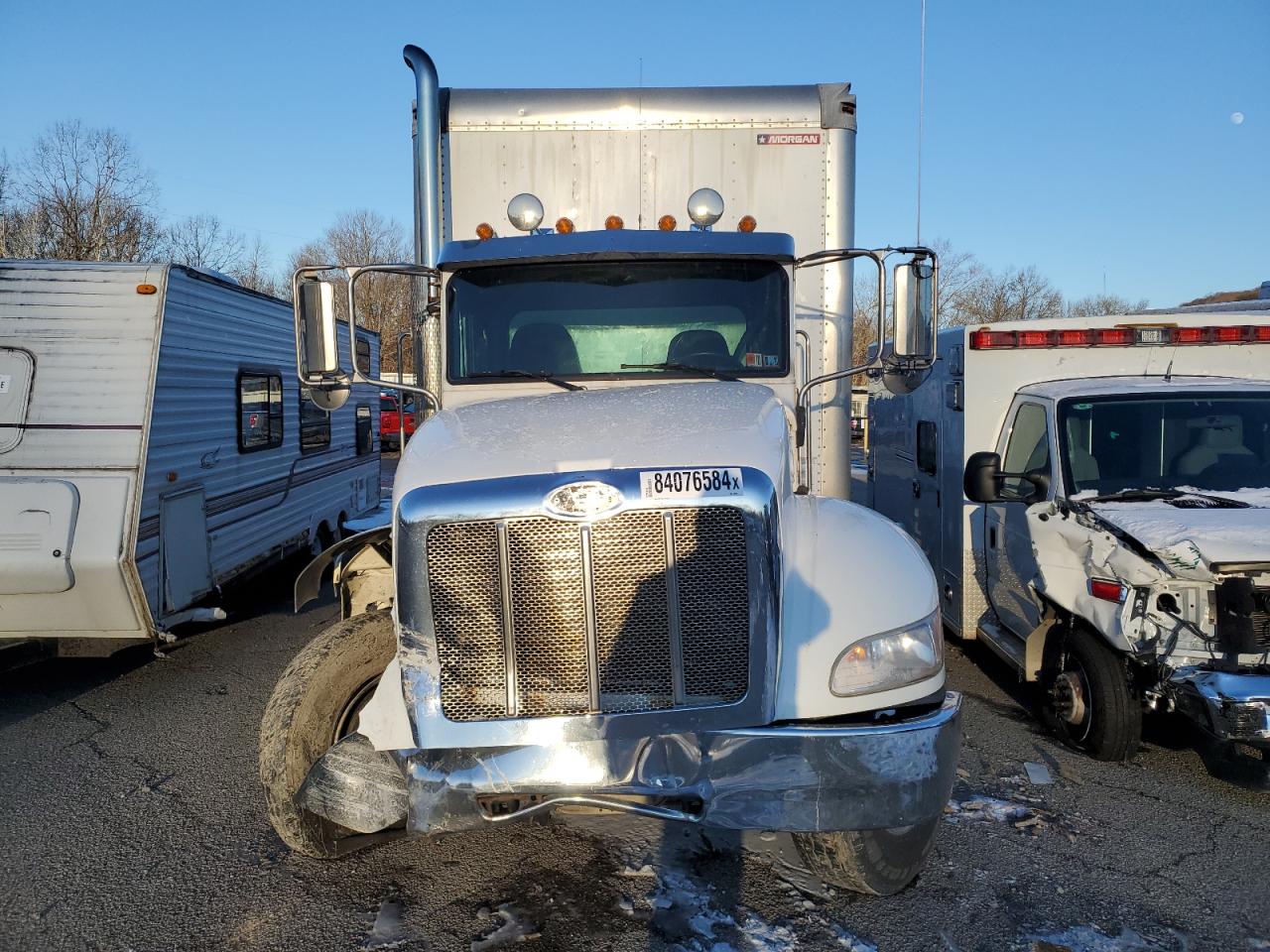 Lot #3025947009 2017 PETERBILT 337