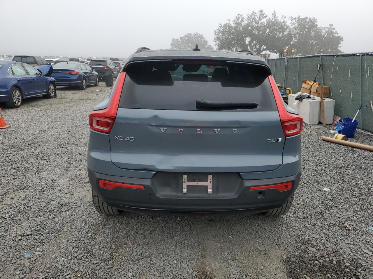 Lot #3033246844 2021 VOLVO XC40 T5 R-