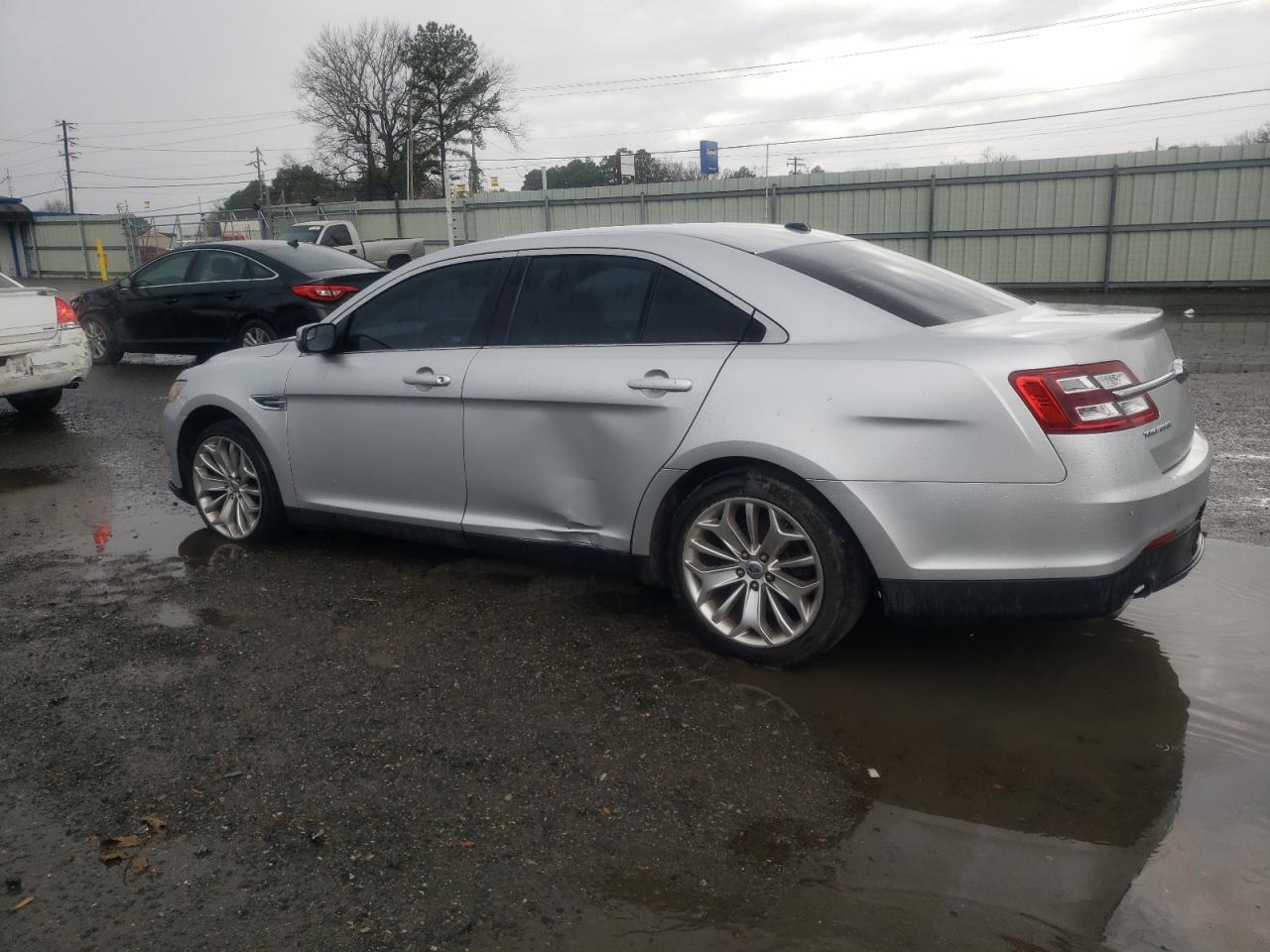 Lot #3034341064 2013 FORD TAURUS LIM