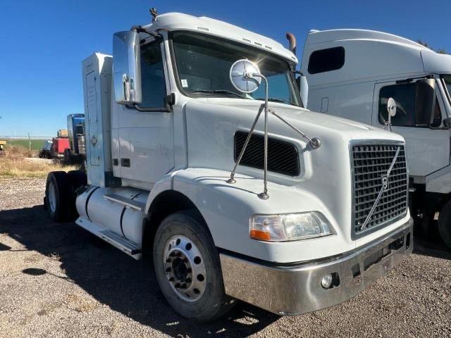 2014 VOLVO VN VNM #3028572911