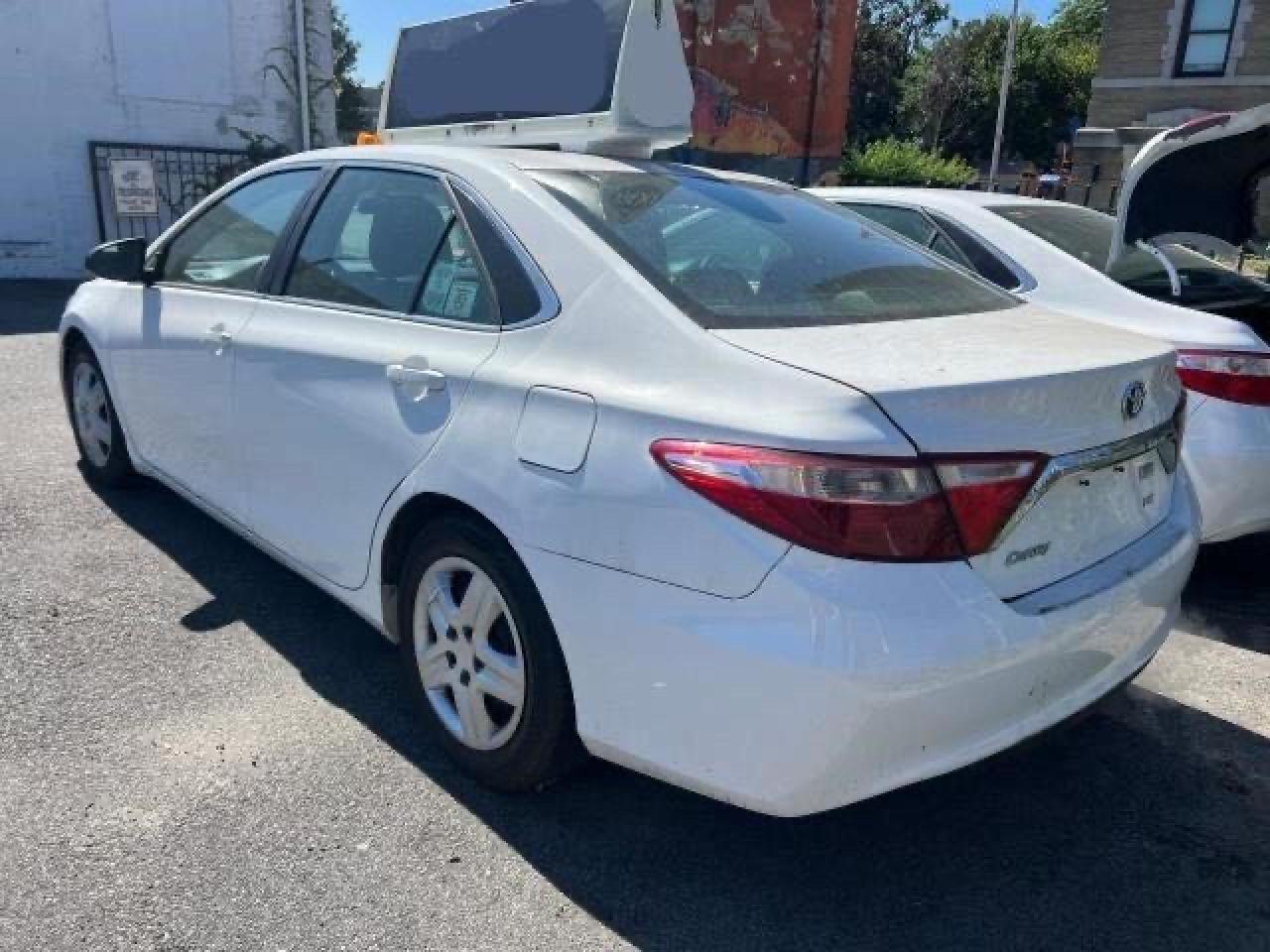 Lot #3037183488 2015 TOYOTA CAMRY HYBR