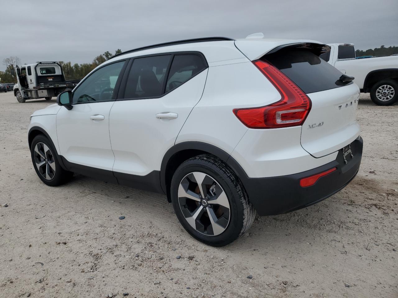 Lot #3025704304 2024 VOLVO XC40 PLUS