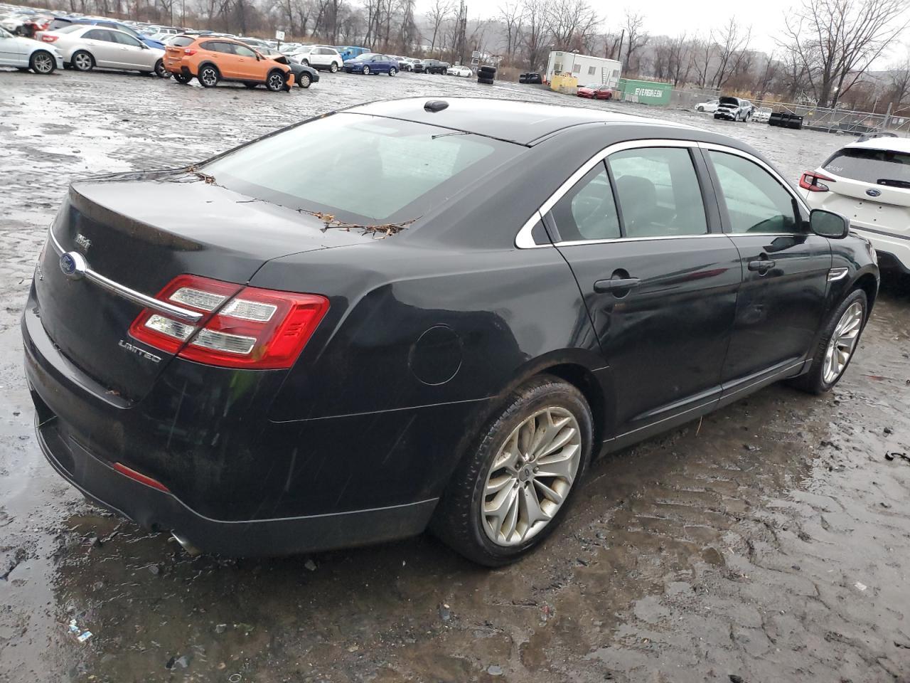 Lot #3028272807 2014 FORD TAURUS LIM