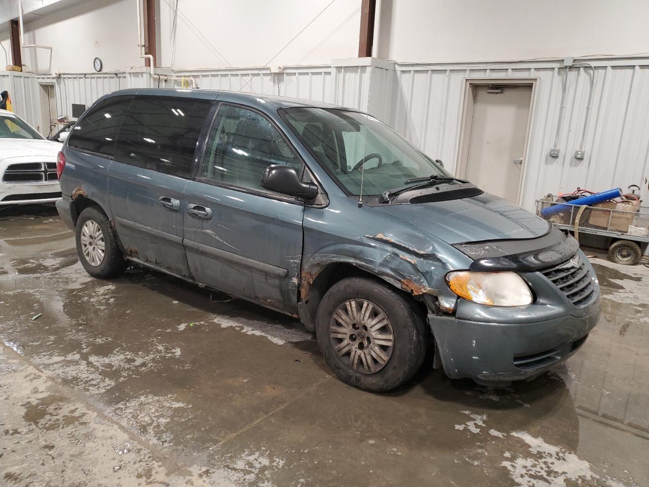 Lot #3034419790 2005 CHRYSLER TOWN & COU