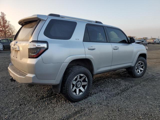 2019 TOYOTA 4RUNNER SR - JTEBU5JR9K5690453