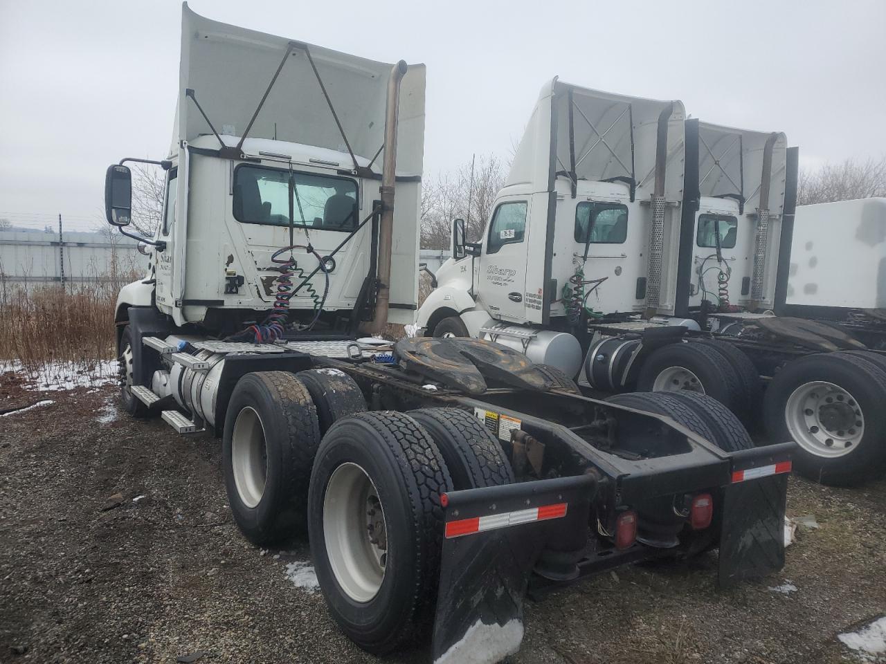 Lot #3024273797 2015 MACK 600 CXU600