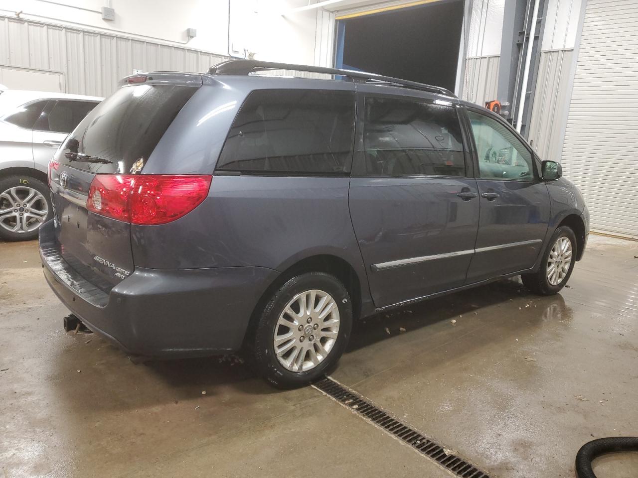 Lot #3026294431 2006 TOYOTA SIENNA XLE