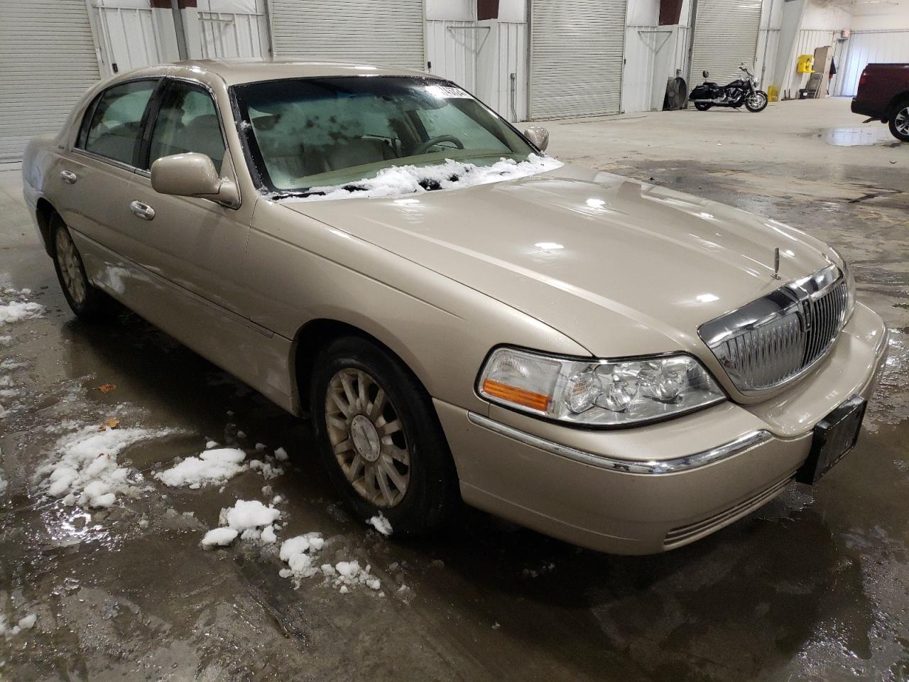 Lot #3028298806 2007 LINCOLN TOWN CAR S