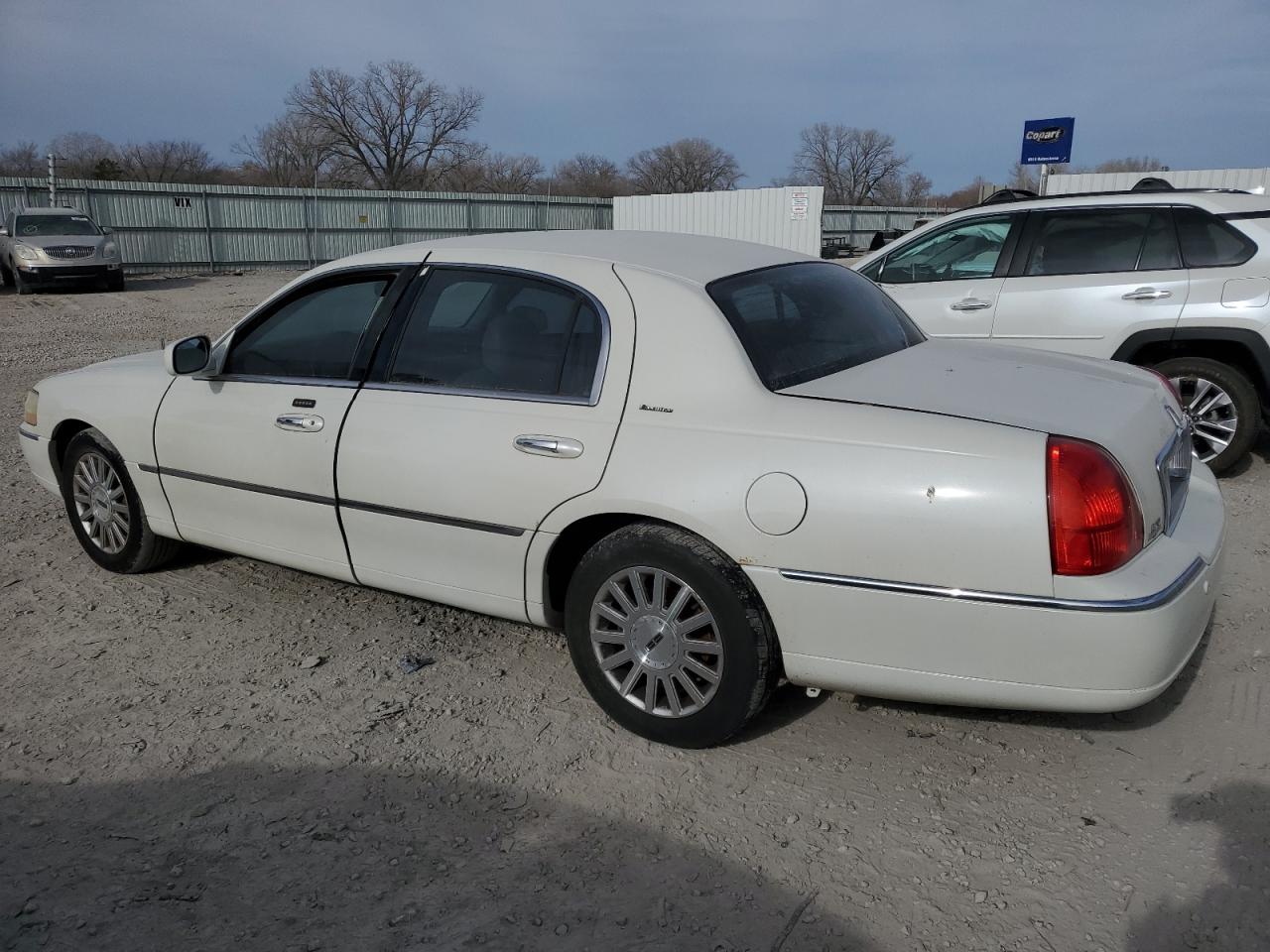 Lot #3030680128 2003 LINCOLN TOWN CAR E