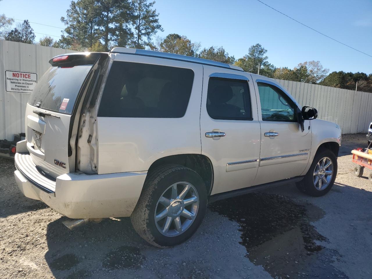 Lot #3029597115 2013 GMC YUKON DENA