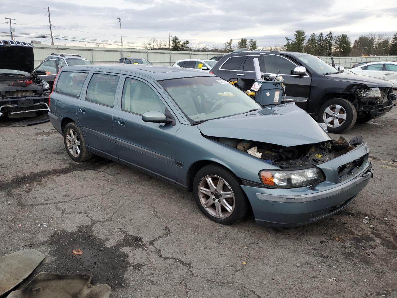 Lot #3048483994 2004 VOLVO V70 FWD