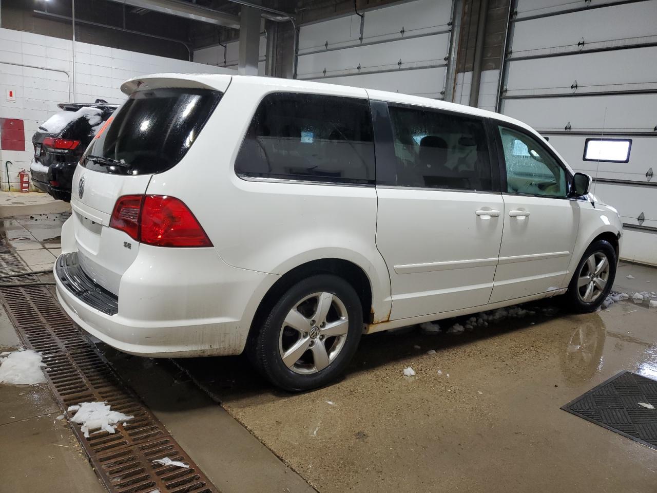 Lot #3034296080 2010 VOLKSWAGEN ROUTAN SE