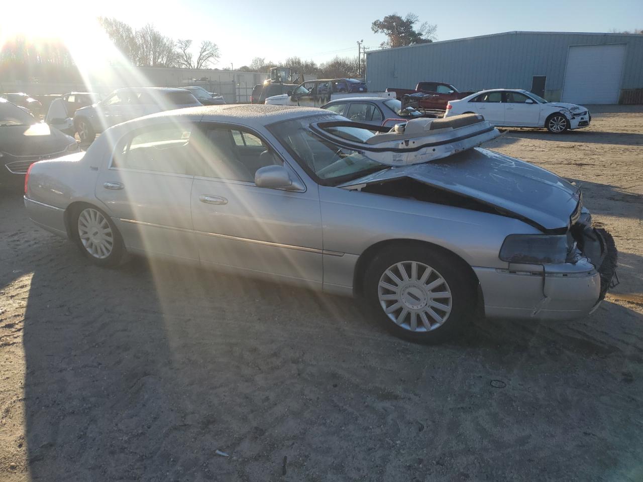 Lot #3059046278 2005 LINCOLN TOWN CAR S