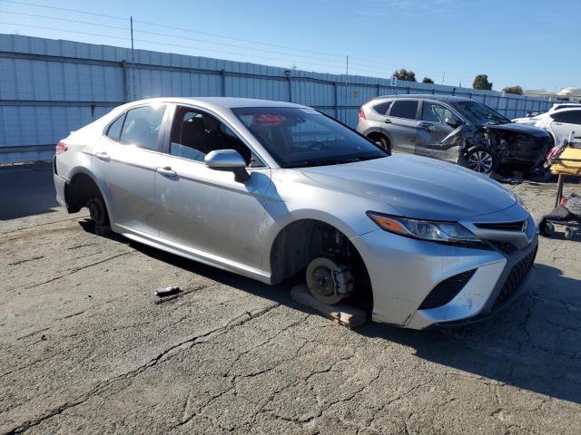 VIN 4T1B11HKXJU614173 2018 TOYOTA CAMRY no.4