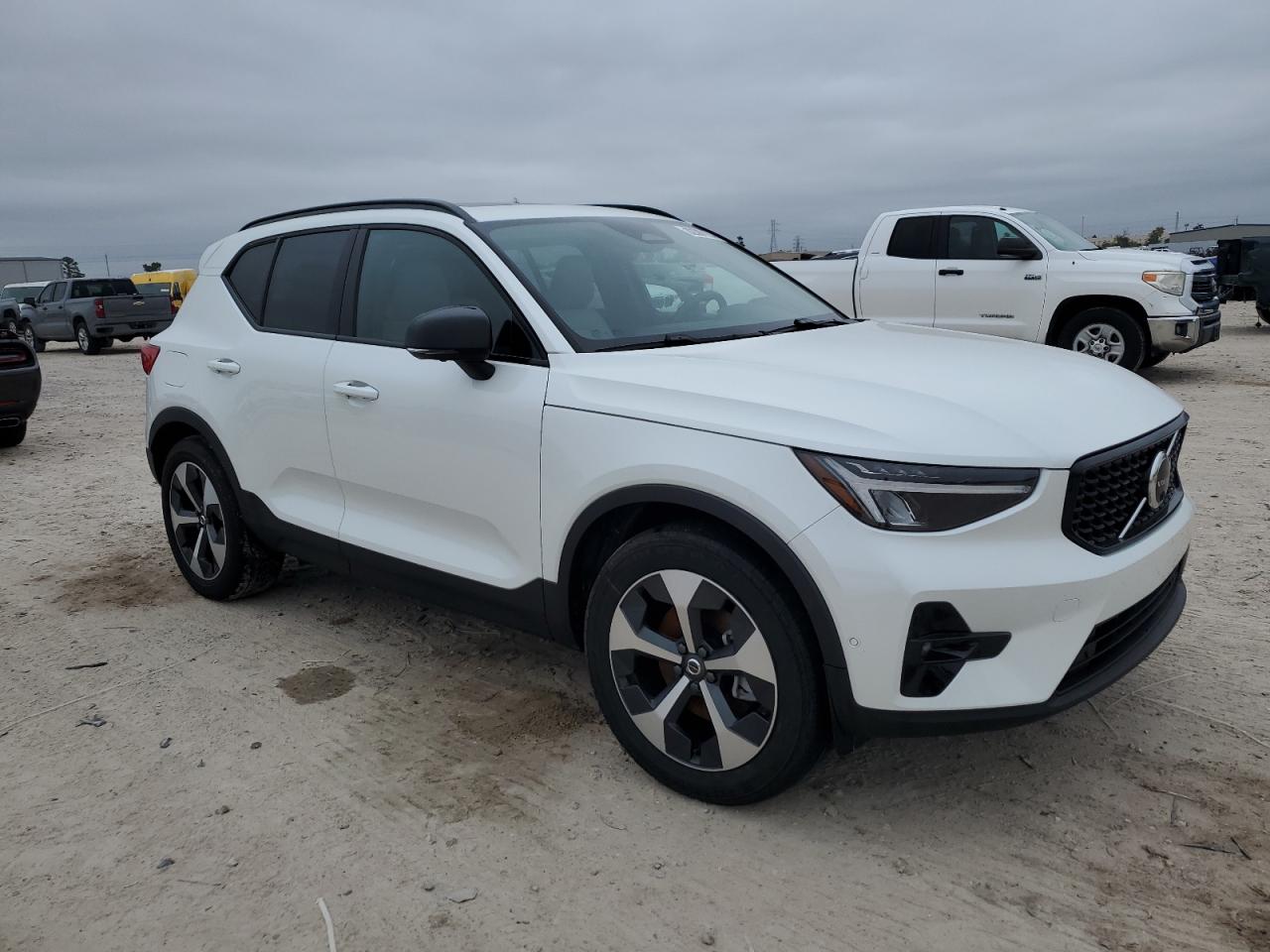 Lot #3025704304 2024 VOLVO XC40 PLUS