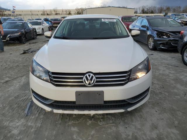 2015 VOLKSWAGEN PASSAT S - 1VWAT7A34FC013206