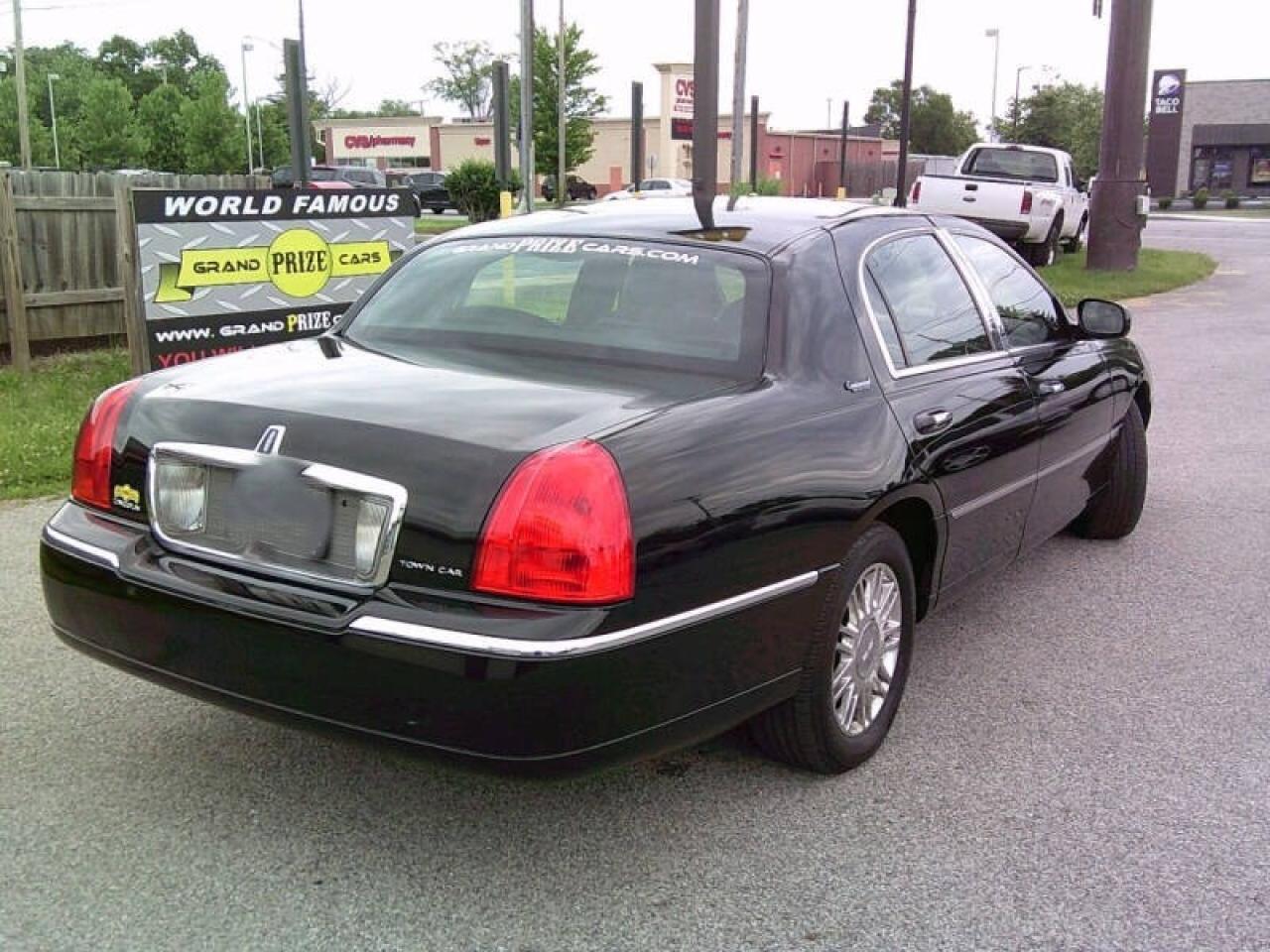 Lot #3026110119 2011 LINCOLN TOWN CAR S