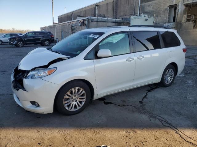 2015 TOYOTA SIENNA XLE #3028407783