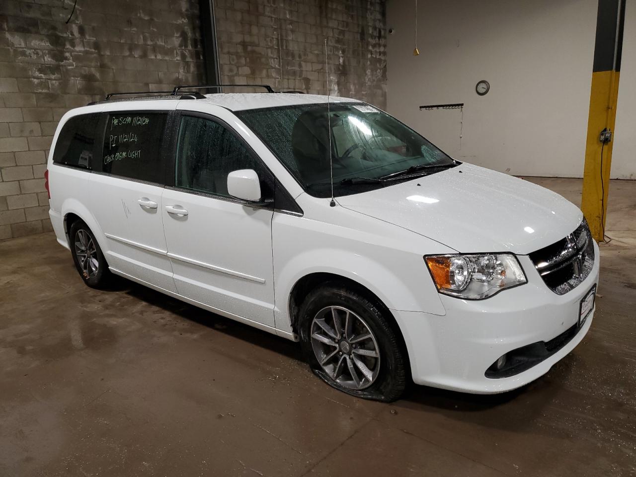 Lot #3033357844 2017 DODGE GRAND CARA