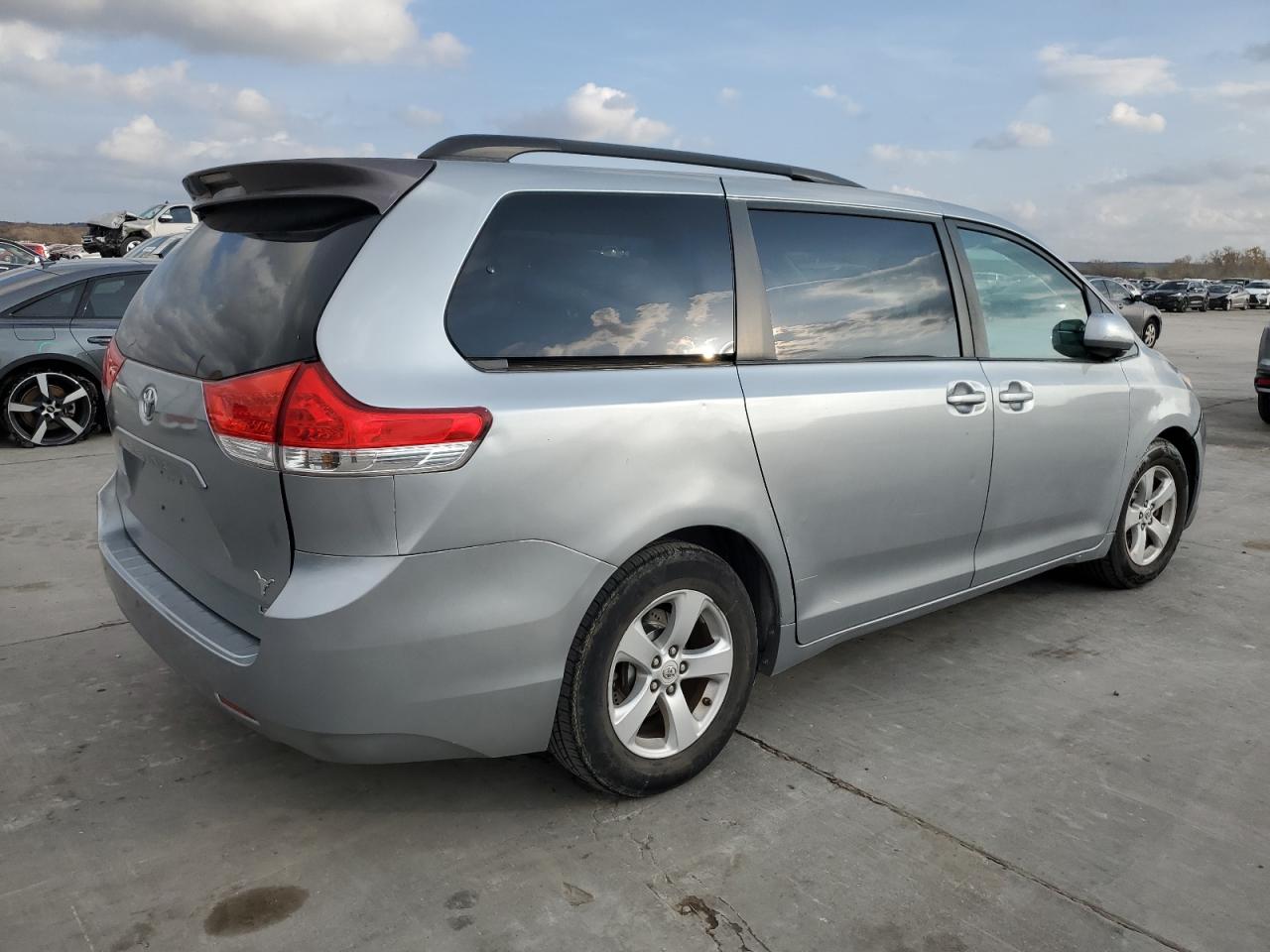 Lot #3025930946 2012 TOYOTA SIENNA LE