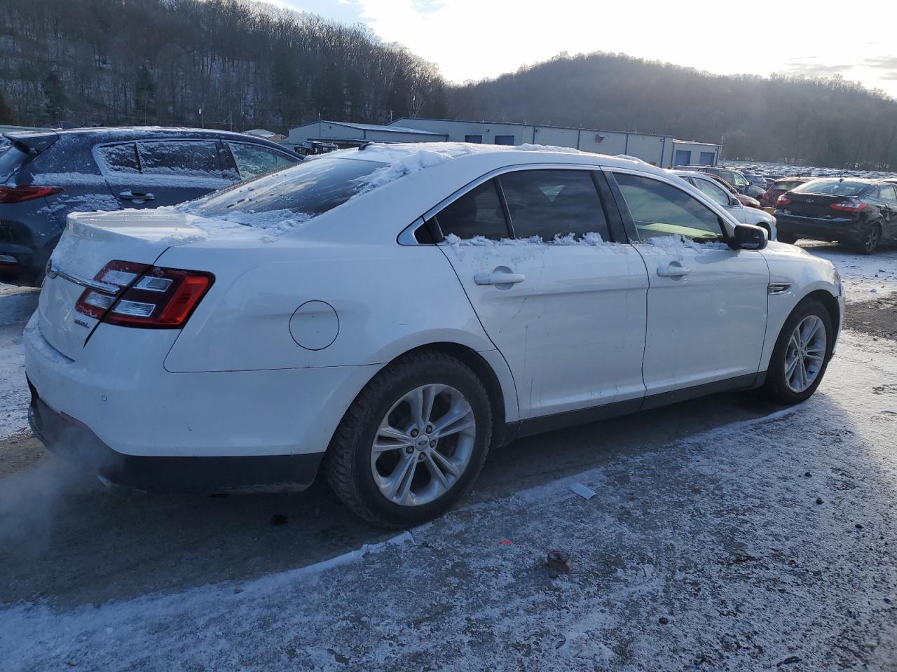 Lot #3027009791 2015 FORD TAURUS SEL