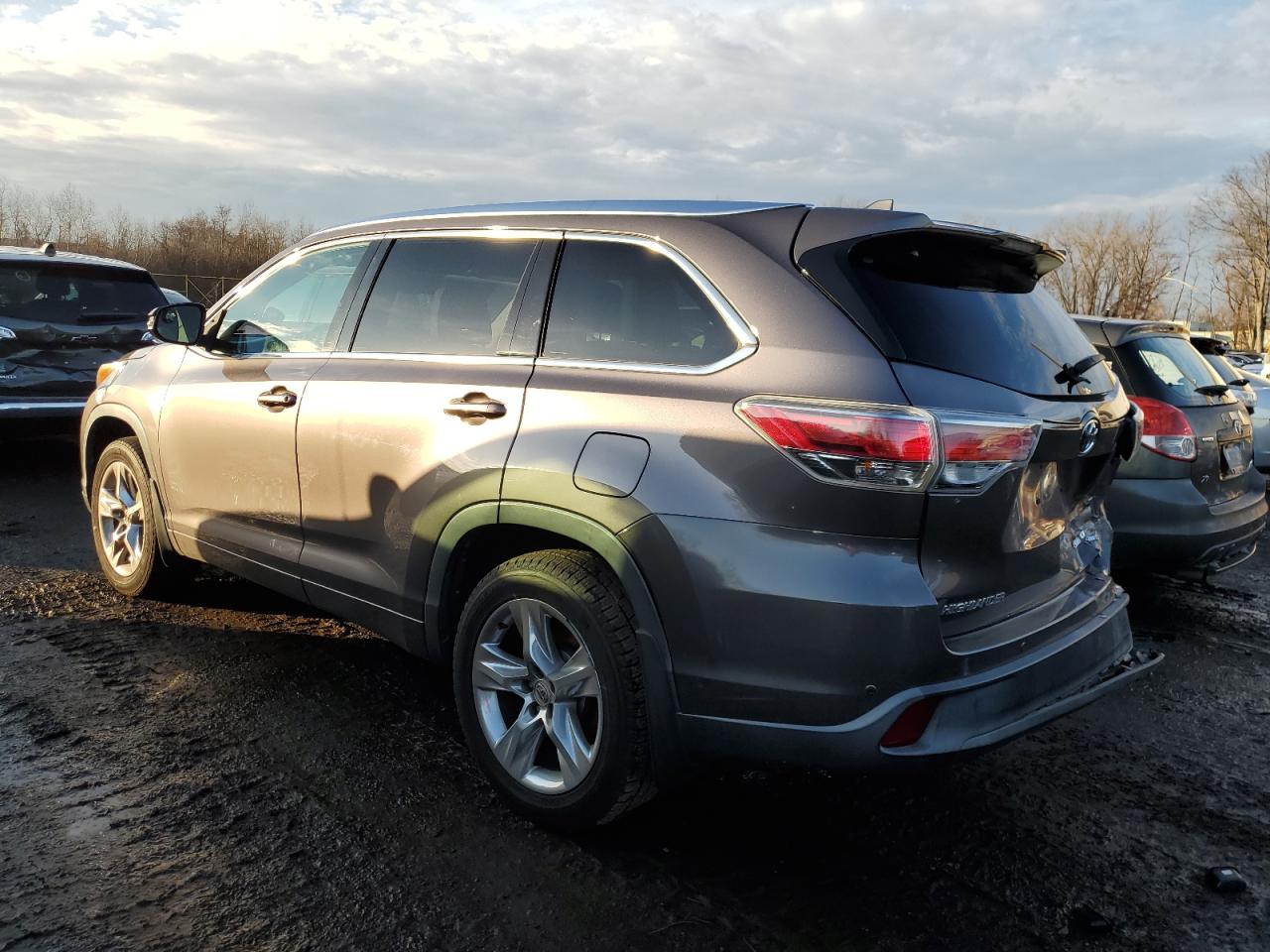 Lot #3033011005 2016 TOYOTA HIGHLANDER