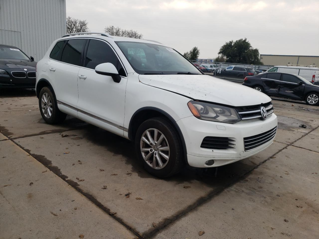 Lot #3037975214 2014 VOLKSWAGEN TOUAREG V6