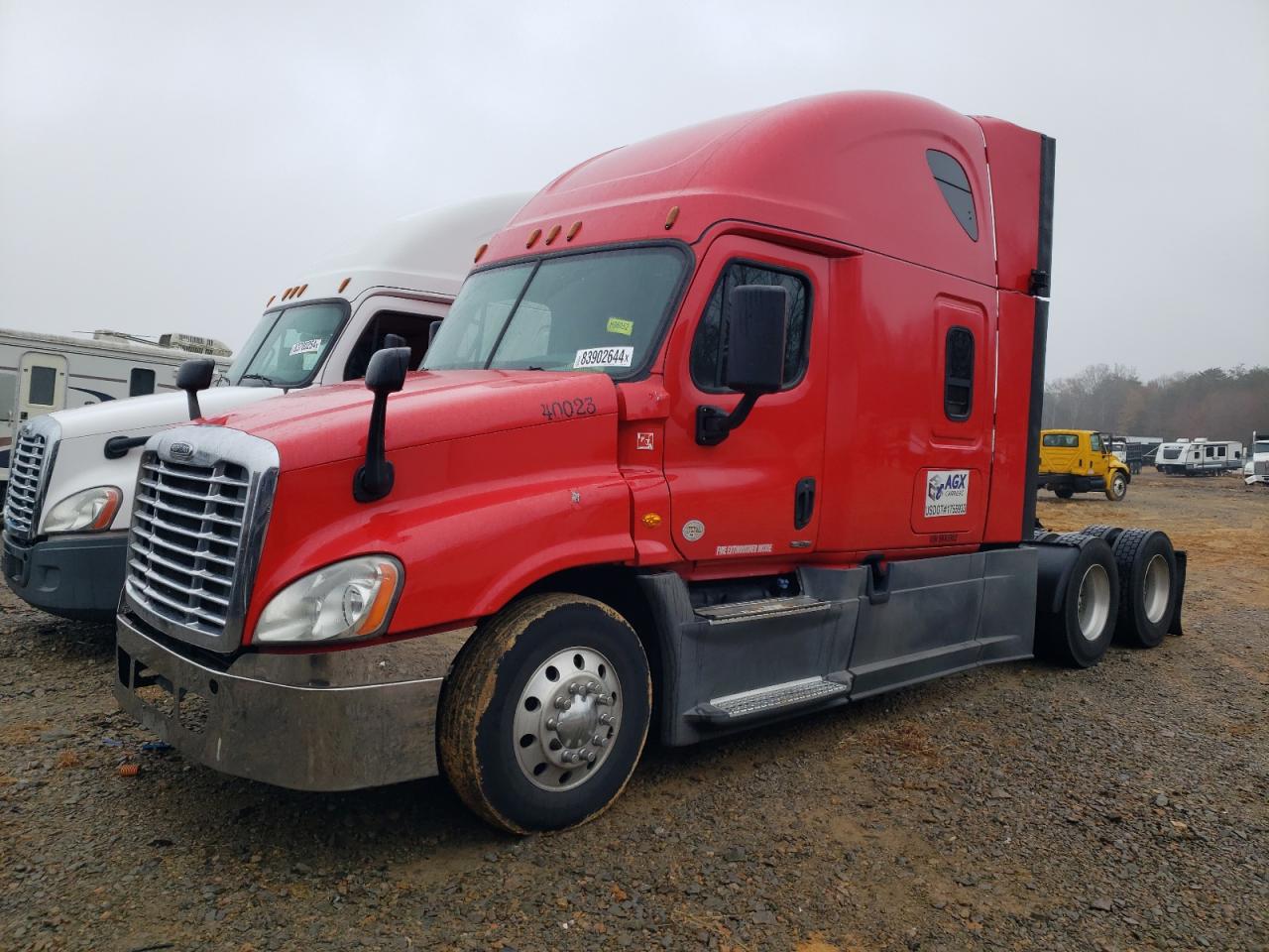 Lot #3028332796 2019 FREIGHTLINER CASCADIA 1