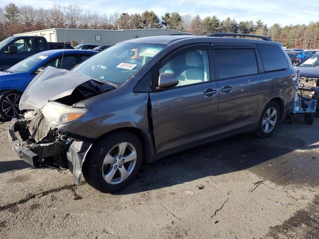 TOYOTA SIENNA LE