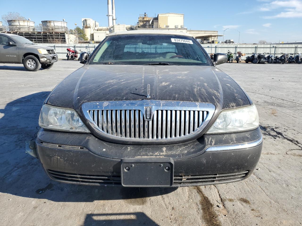 Lot #3030831500 2005 LINCOLN TOWN CAR S