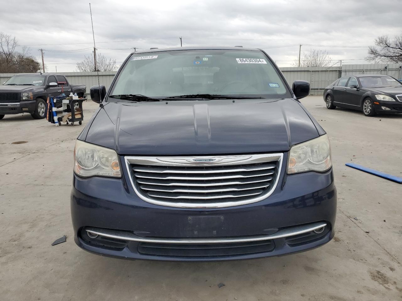 Lot #3040839758 2013 CHRYSLER TOWN AND C