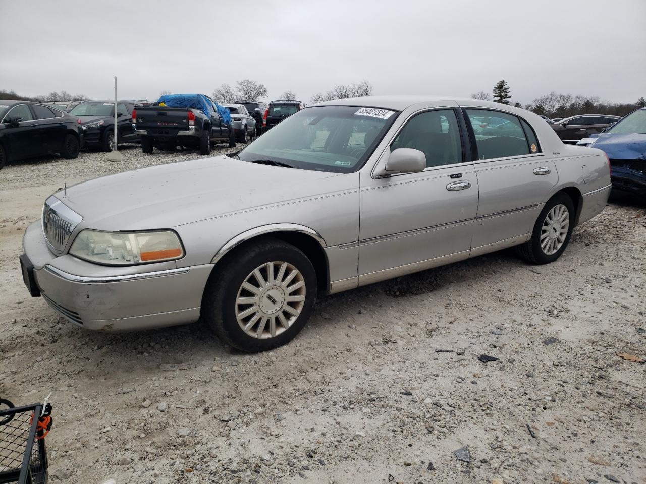 Lot #3041867446 2003 LINCOLN TOWN CAR S