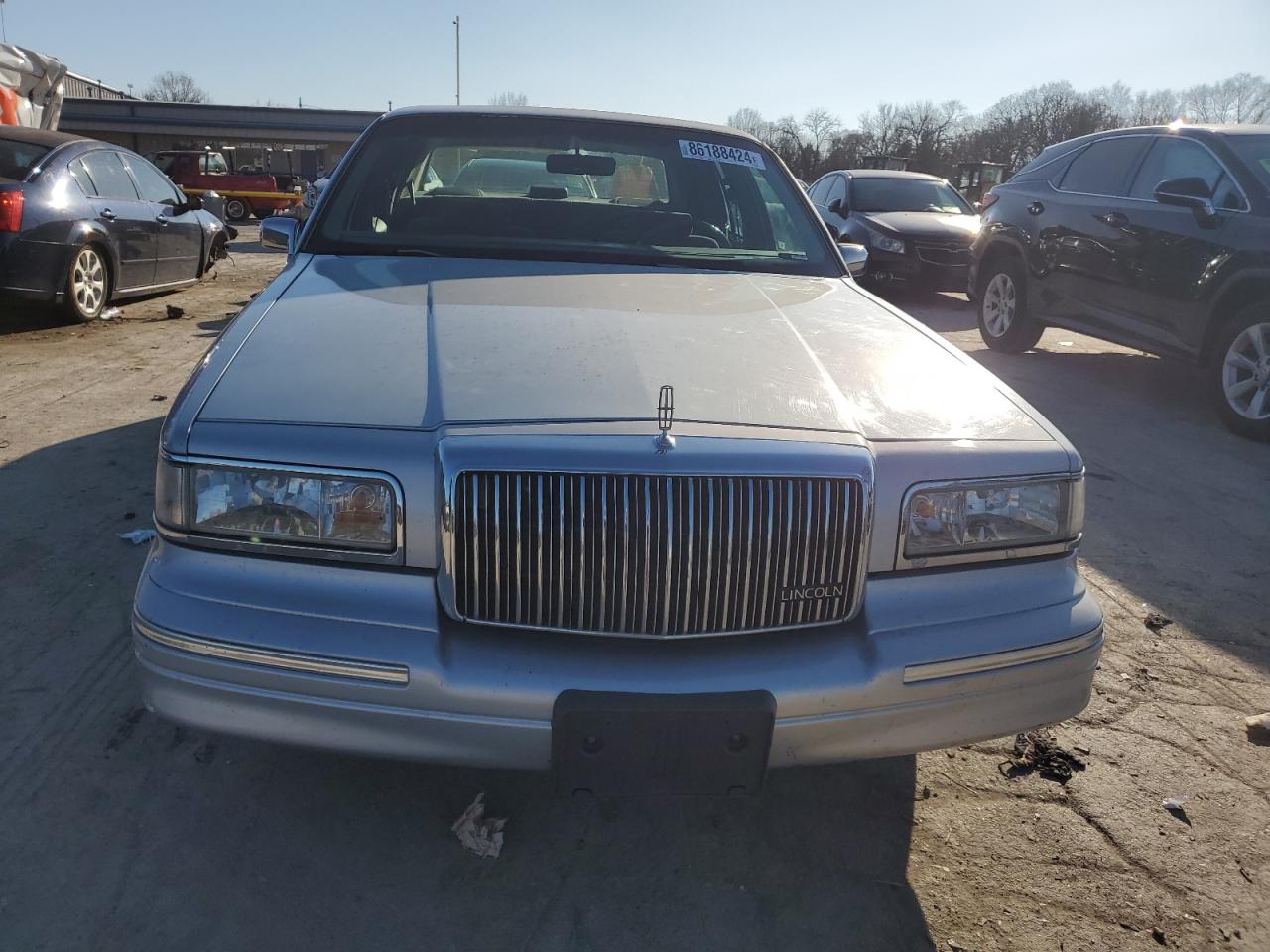 Lot #3045829641 1993 LINCOLN TOWN CAR E