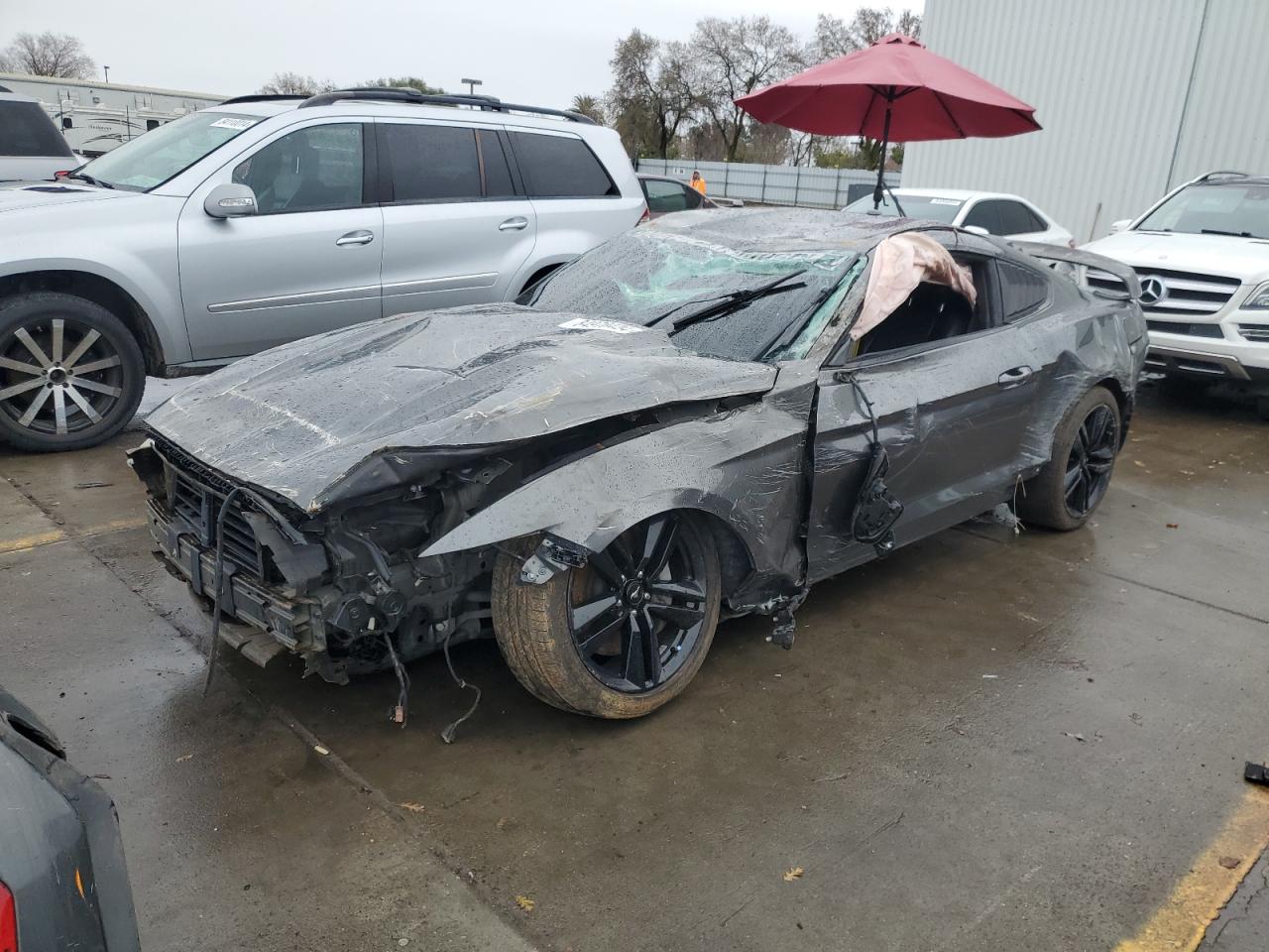  Salvage Ford Mustang