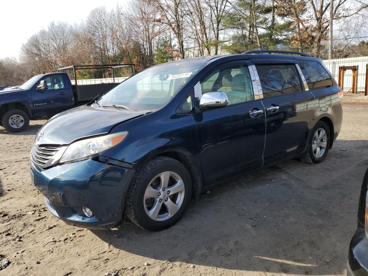 Lot #3033038999 2012 TOYOTA SIENNA LE