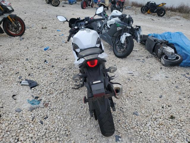 2018 SUZUKI GSX250R LC6DN11A4J1102327