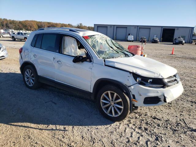 VIN WVGRV7AX6HK022027 2017 VOLKSWAGEN TIGUAN no.4