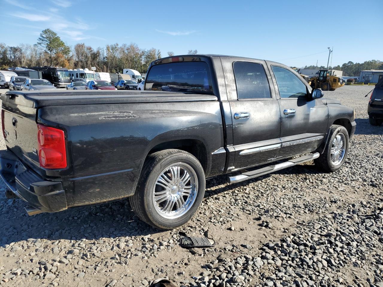 Lot #3030700102 2005 DODGE DAKOTA QUA