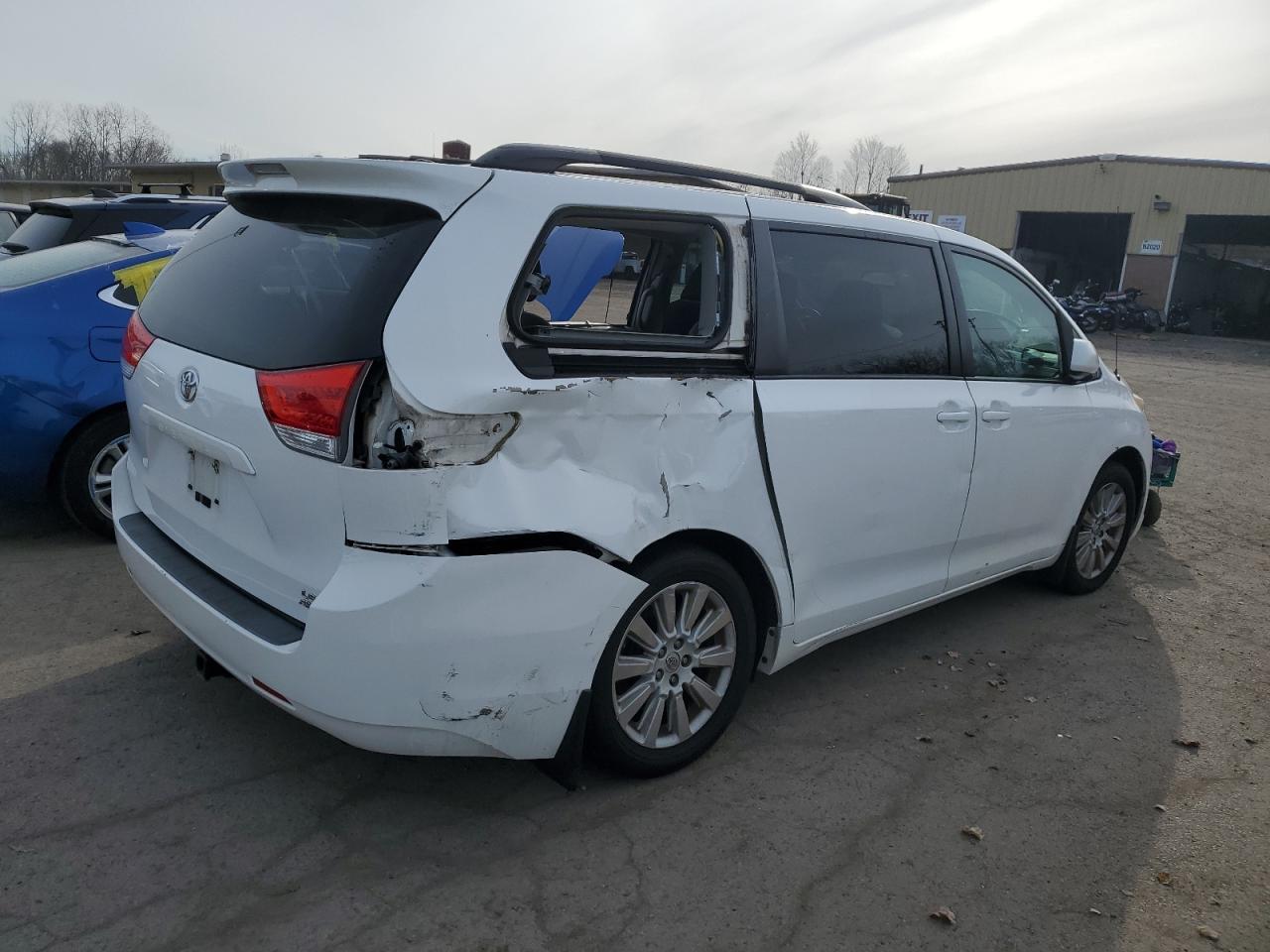 Lot #3034280107 2013 TOYOTA SIENNA LE