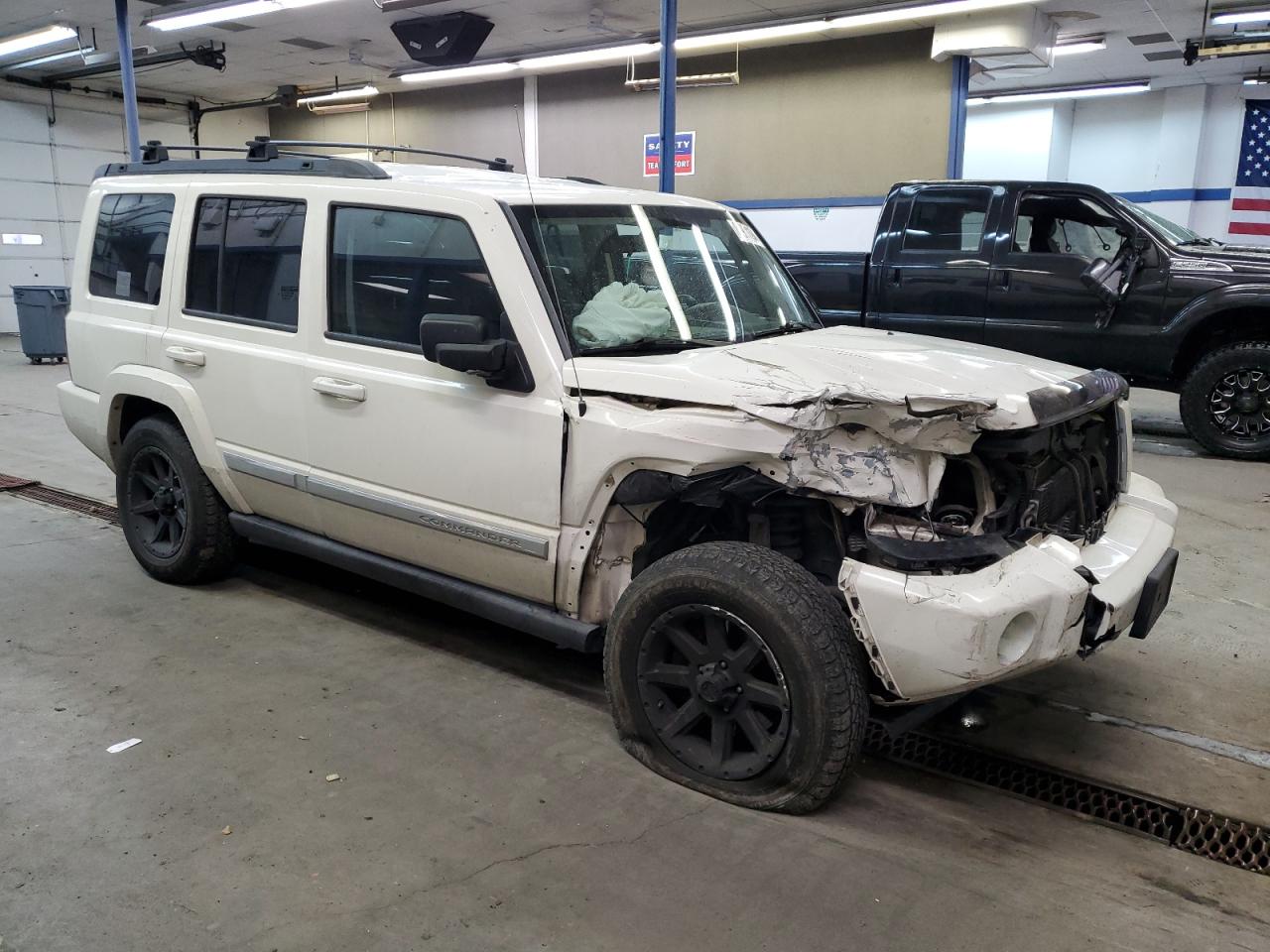 Lot #3032421233 2010 JEEP COMMANDER