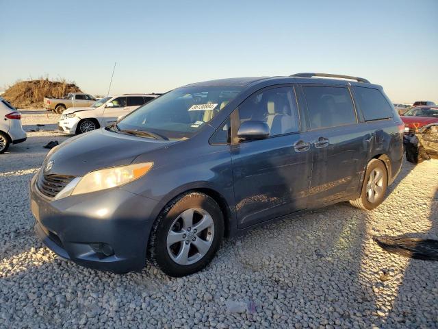 TOYOTA SIENNA LE