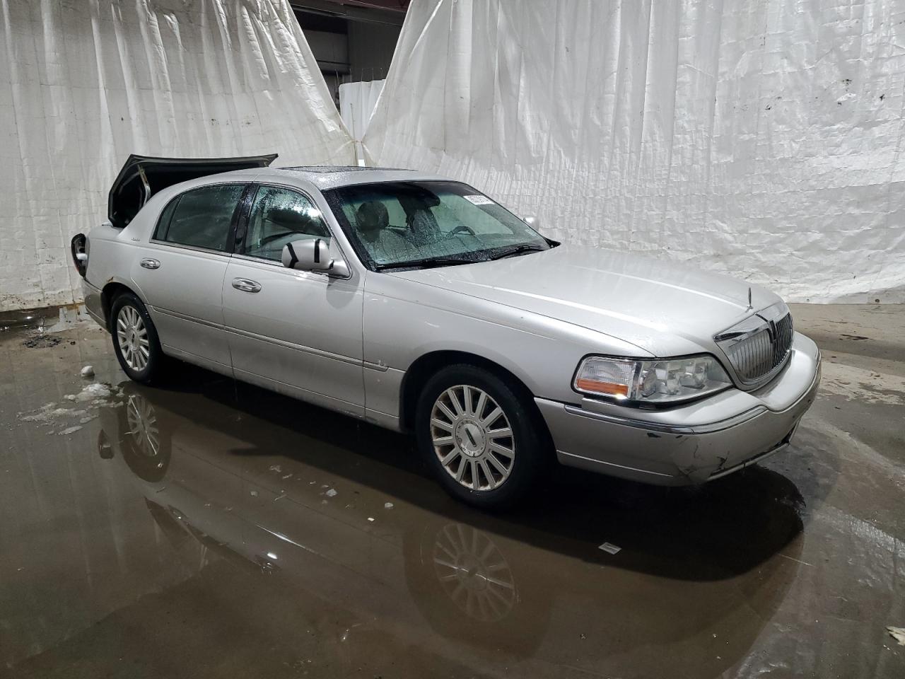 Lot #3036943743 2004 LINCOLN TOWN CAR E