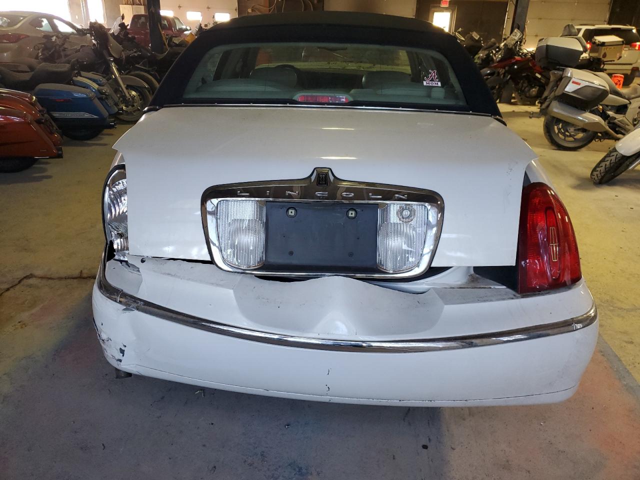 Lot #3024177822 2002 LINCOLN TOWN CAR C