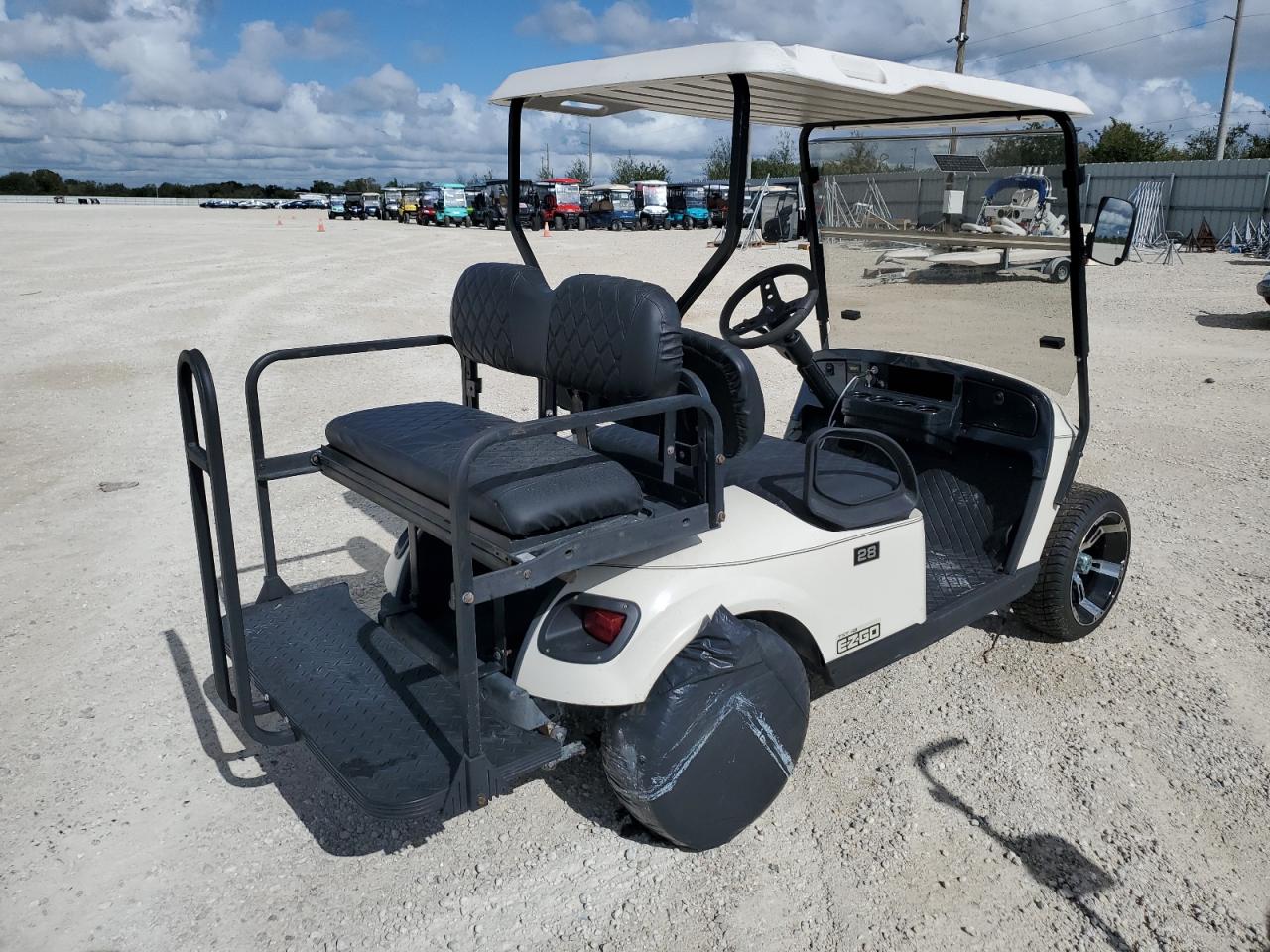 Lot #3050445244 2017 GOLF CART