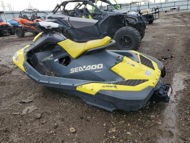 SEADOO JET SKI 2017 yellow   YDV78146D717 photo #4