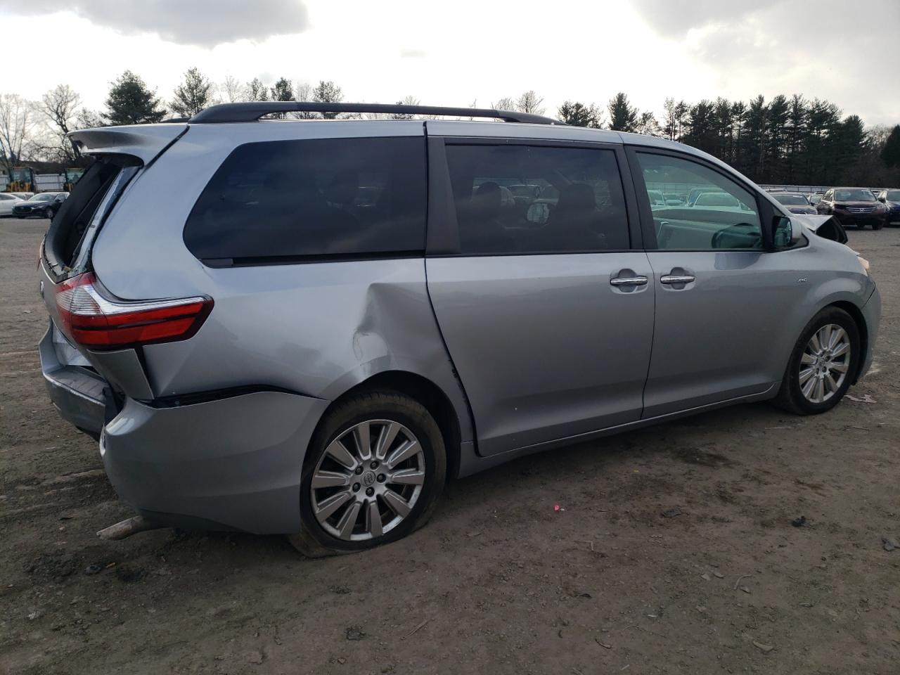 Lot #3027081776 2017 TOYOTA SIENNA XLE