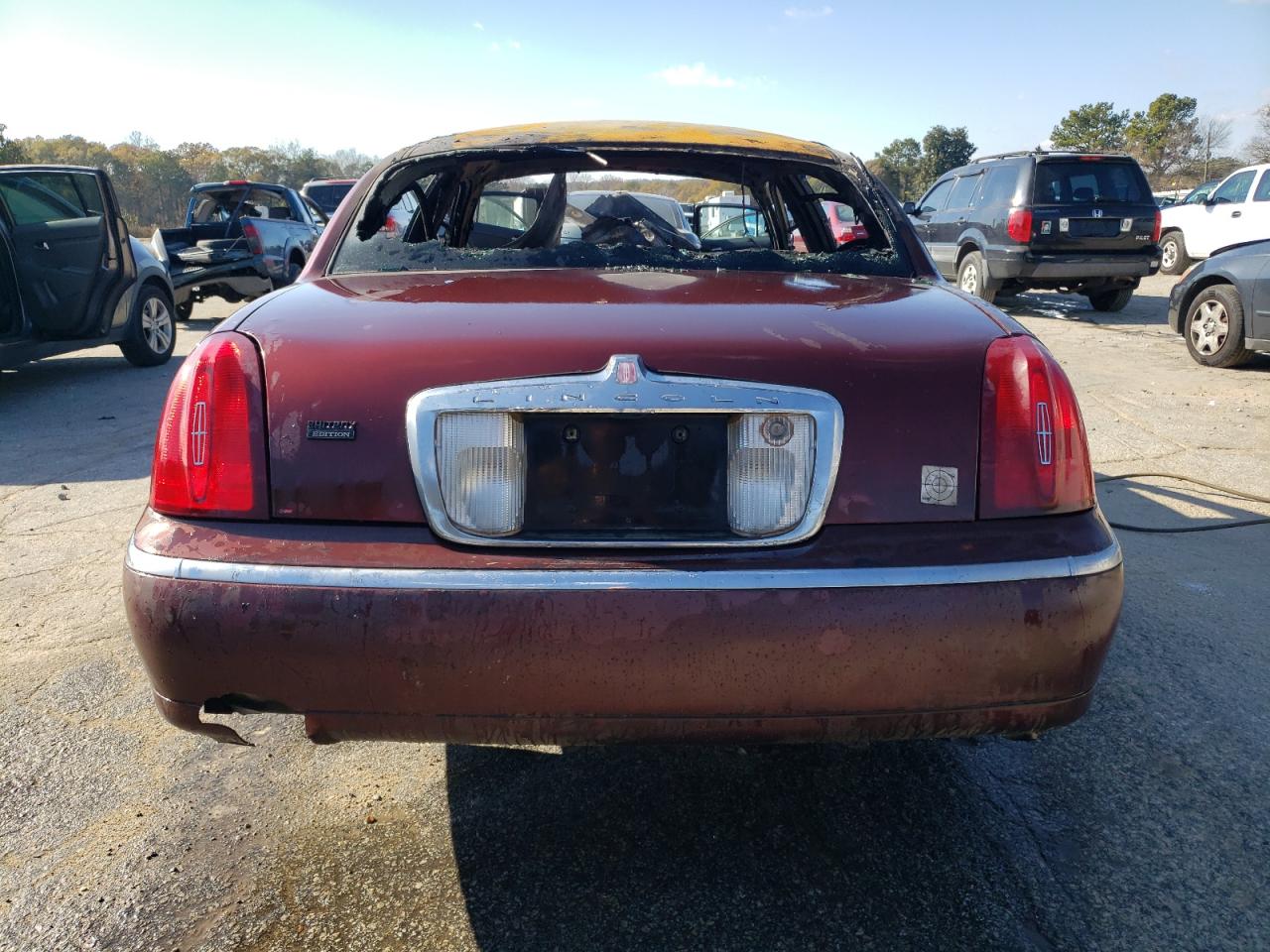 Lot #3029133889 2002 LINCOLN TOWN CAR E