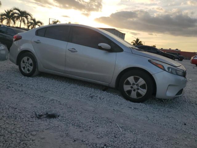 VIN 3KPFK4A76JE205693 2018 KIA FORTE no.4