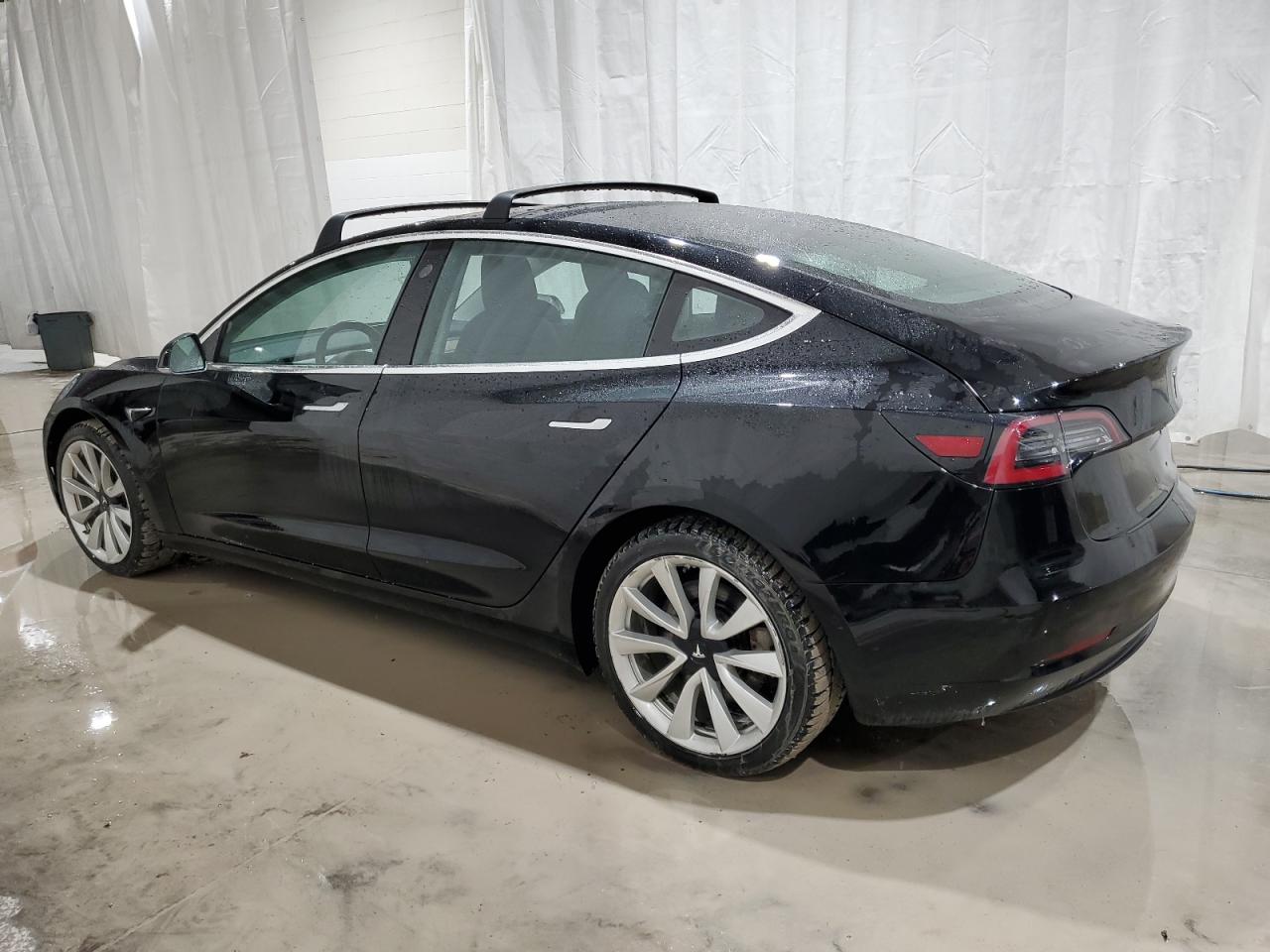 Lot #3029359715 2018 TESLA MODEL 3